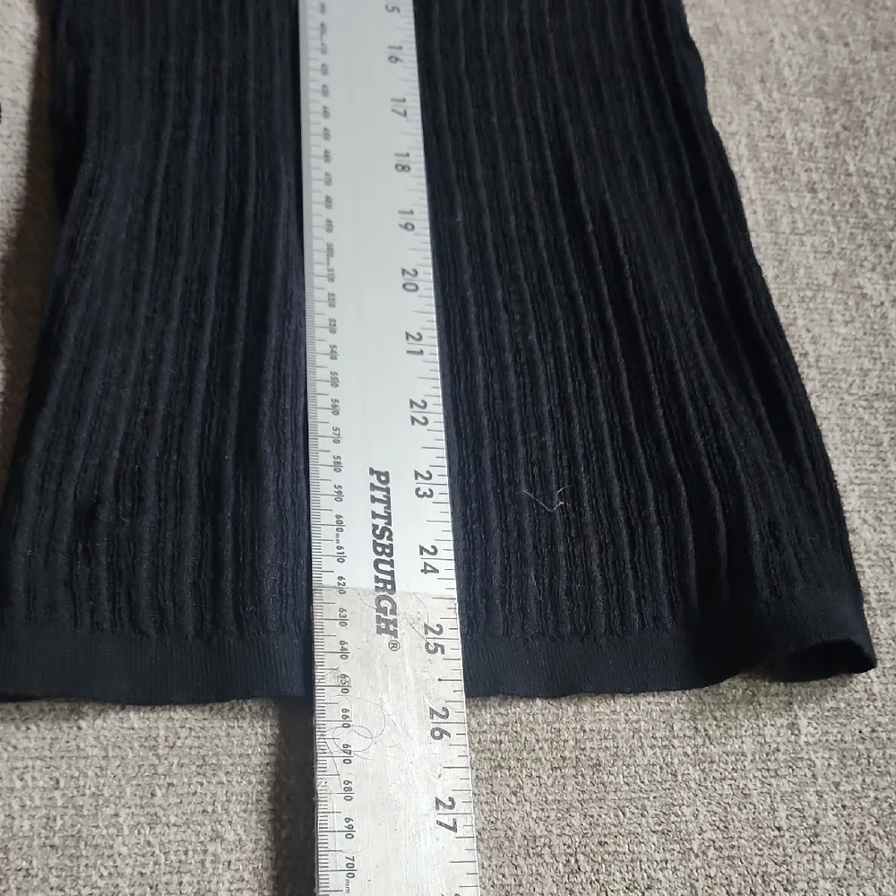 SKIMS Black Ribbed Long Sleeve Henley Top - Picture 14 of 14